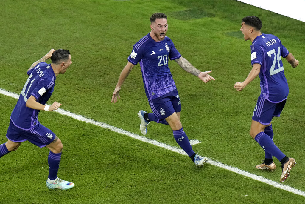 Messi vergibt den Elfmeter und Argentinien rückt vor